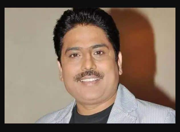 शैलेश लोढ़ा: शो में तारक मेहता का रोल प्ले करने वाले शैलेश लोढ़ा भी लग्जरी कारों के शौक़ीन हैं. उनके पास मर्सिडीज बेंज़  GLS E क्लास, ऑडी Q3, कोरल और इंडिगो जैसी कारों का कलेक्शन है.