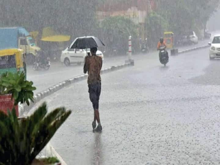 Weather update in andhra pradesh telangana hyderabad amaravati on 27th august 2021 Weather Updates: తెలుగు రాష్ట్రాల్లో రెయిన్ అలర్ట్... వచ్చే రెండు రోజుల్లో తేలికపాటి నుంచి మోస్తరు వర్షాలు