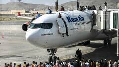 Afghanistan Taliban Crisis: বিমান থামাতে রানওয়ের মাঝখানে মানুষ, দেশ ছাড়ার মরিয়া চেষ্টা কাবুলে