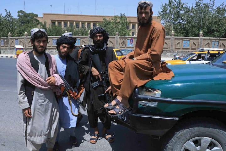 Taliban take over Afghanistan: first day of taliban in afghanistan Taliban take over Afghanistan: कैसा रहा अफगानिस्तान में तालिबानी शासन का पहला दिन, जानें बड़ी बातें