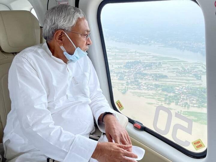 इधर, अधिकारियों के साथ-साथ मुख्यमंत्री नीतीश कुमार खुद पूरे स्थिति को मॉनिटर कर रहे हैं. इसी क्रम में मंगलवार को उन्होंने बिहार के भागलपुर और खगड़िया जिले के बाढ़ प्रभावित क्षेत्रों का हवाई सर्वेक्षण किया.