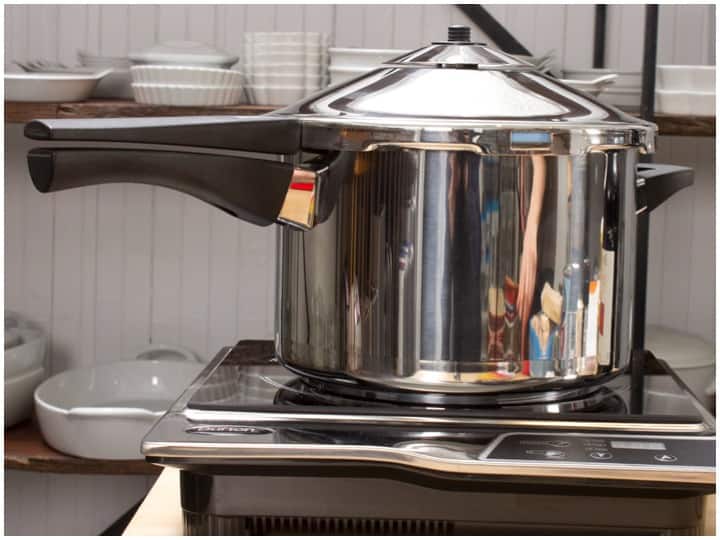 Kitchen Hacks: फ्रेशर कुकर की रबड़ खराब होने से लेकर खाना बाहर निकलने तक, यहां है हर समस्या का समाधान