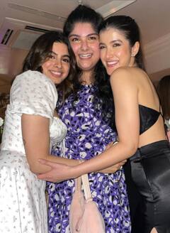 PHOTOS: Kapoor Girls Janhvi & Shanaya Exude Oomph In Their Glam Avatar At Cousin Rhea Kapoor & Karan Boolani's Wedding Bash