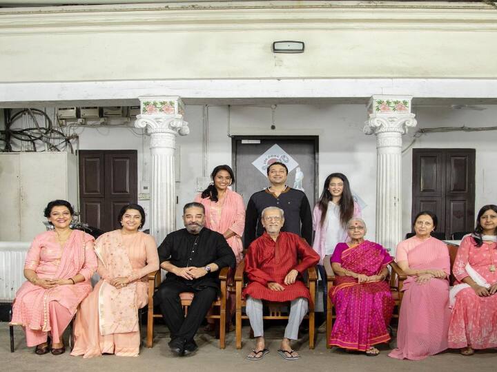 நண்பர்களுடன் பிறந்தநாளை கொண்டாடிய பிறகு தனது குடும்பத்துடன் தனது பிறந்தநாளை மேலும் சிறப்பித்துள்ளார் சுஹாசினி