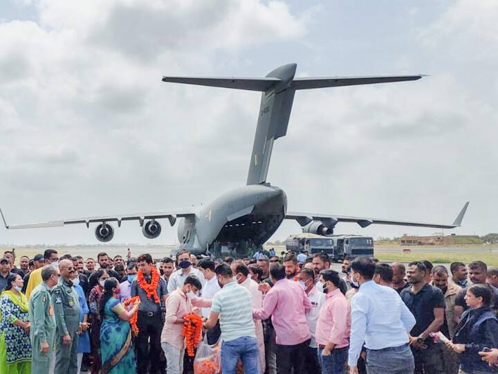 भारत ने मंगलवार को कहा कि काबुल से दूतावास कर्मियों को स्वदेश लाने का कार्य पूरा हो गया है और उस देश में वर्तमान स्थिति को देखते हुए अब पूरा ध्यान अफगानिस्तान की राजधानी से सभी भारतीय नागरिकों की सुरक्षित वापसी सुनिश्चित करने पर केंद्रित किया जाएगा.