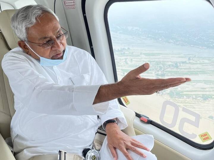 बता दें कि गंगा और बूढ़ी गंडक का जलस्तर बढ़ने के बाद दोनों जिलों के कई पंचायत बाढ़ की चपेट में हैं. लोग घर छोड़कर सुरक्षित पर शरण ले चुके हैं. वहीं, फंसे हुए लोगों को रेस्क्यू किया जा रहा है.