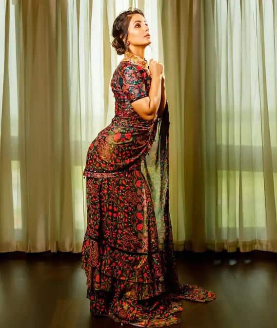 এই চোখ ধাঁধানো শাড়িটির দাম ৪৯ হাজার ৫০০ টাকা।