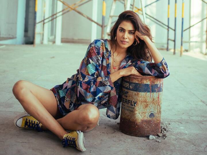 பெண்கள் எல்லாம் செடி பற்றிக் கொள்ளும் கொடி என்றே தப்பு தப்பாய்ச் சொல்கிறாய்