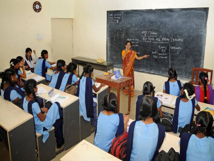 TN Govt Issued Covid 19 guidelines on the re-opening of schools from 9th to 12th class in Tamil Nadu School Re-open Guidelines: பள்ளி திறப்புக்கான வழிகாட்டு நெறிமுறைகள் வெளியீடு