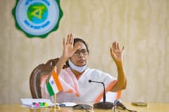 Mamata Banerjee: 'গ্রামাঞ্চলে টিকাকরণ ঠিকমতো হলেই চলবে লোকাল ট্রেন', ঘোষণা মুখ্যমন্ত্রীর| Bangla News