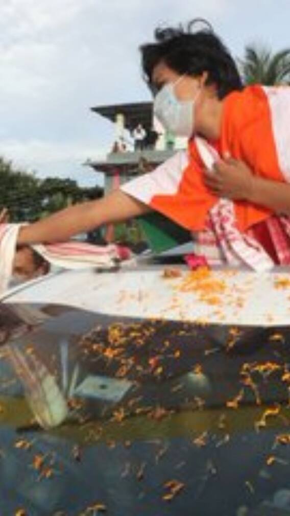 ঘরের মেয়ে লভলিনা ফিরতেই রাজকীয় সংবর্ধনা গোলাঘাটে