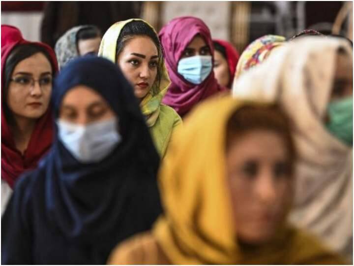 Women struggle daily with difficulties in Afghanistan know how their conditions अफगनिस्तान में मुश्किलों से रोजाना जूझती हैं महिलाएं, जानें बीते 20 सालों में वहां कैसे रहे उनके हालात