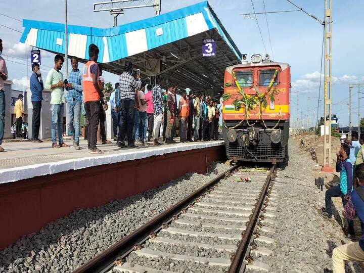 Explained: Modi to lease 400 railway stations, 90 passenger trains and 1400 KM tracks Explained: 400 ਰੇਲਵੇ ਸਟੇਸ਼ਨ, 90 ਯਾਤਰੀ ਟ੍ਰੇਨਾਂ ਤੇ 1400KM ਪਟੜੀਆਂ ਨੂੰ ਲੀਜ਼ 'ਤੇ ਦੇਵੇਗੀ ਮੋਦੀ ਸਰਕਾਰੀ