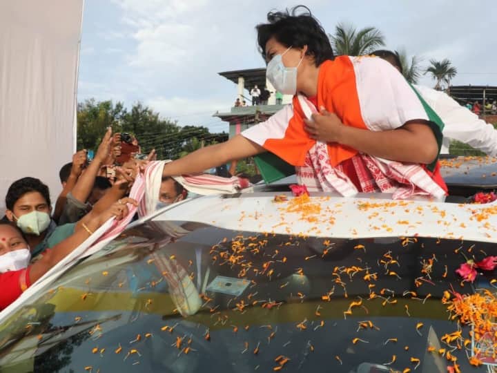 Tokyo Olympic bronze medalist Lovlina Borgohain received a grand welcome on her arrival at home Tokyo Olympic bronze medalist Lovlina Borgohain received a grand welcome on her arrival at home