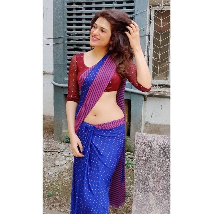 Shraddha Das Pics: చీరకట్టులో శ్రద్ధా దాస్.. ఎంత శ్రద్ధగా అందాలు ఆరబోస్తుందో చూడండి
