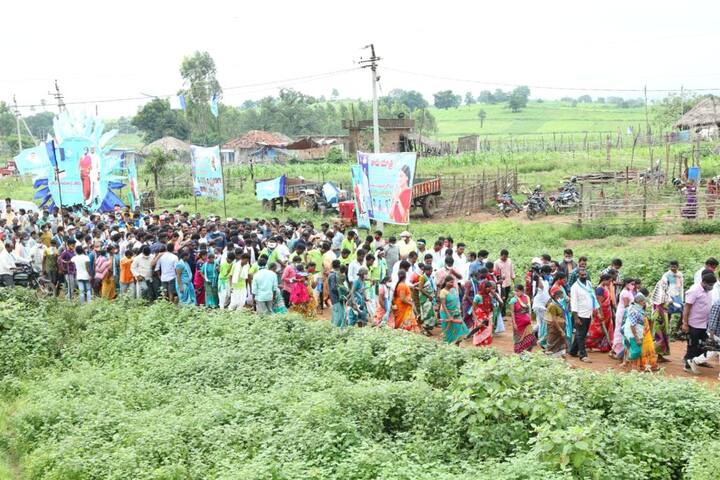 పోరు భూముల పోరుకు ఆదివాసులు, గిరిజనులు హాజరయ్యారు.