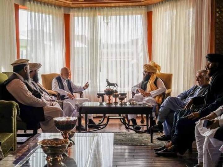 Afghanistan Crisis: Taliban Leader Anas Haqqani meets Hamid Karzai and Abdullah Abdullah in Kabul ann अफगानिस्तान में सरकार गठन को लेकर हामिद करजई, डॉ अब्दुल्ला और गुलबदीन हेकमतियार से मिले तालिबानी नेता