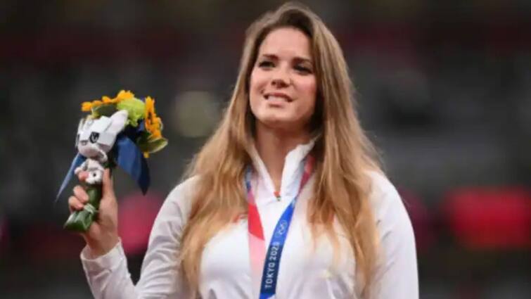 Polish Olympian Maria Andrejczyk Auctions Off Tokyo 2020 Silver Medal To Save Child's Life Polish Olympian Maria Andrejczyk: ছেলেকে বাঁচাতে অলিম্পিক্সের পদক নিলামে তুলেছেন রুপোজয়ী মারিয়া আন্দ্রেচেক