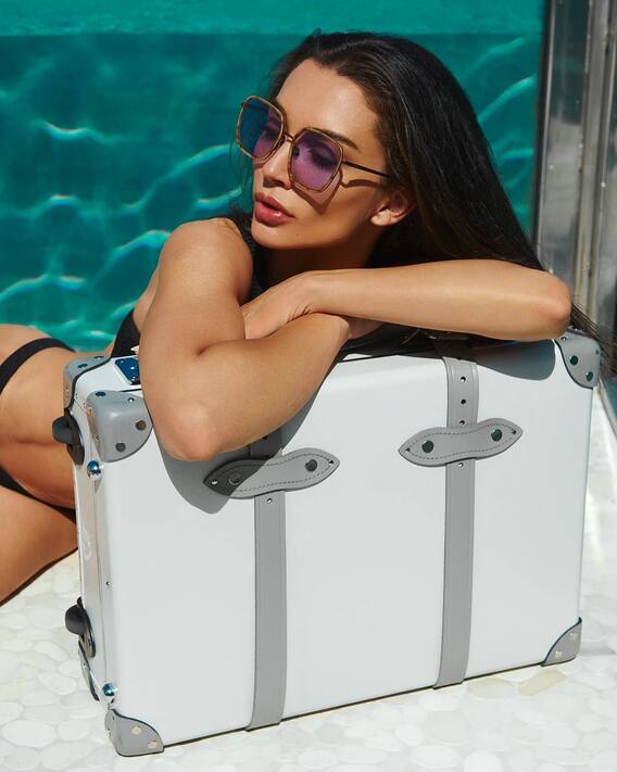 Amy Jackson Greece में अपने परिवार के साथ एन्जॉय कर रही हैं वेकेशन, शेयर की ग्लैमरस फोटोज Amy Jackson Greece में अपने परिवार के साथ एन्जॉय कर रही हैं वेकेशन, शेयर की ग्लैमरस फोटोज