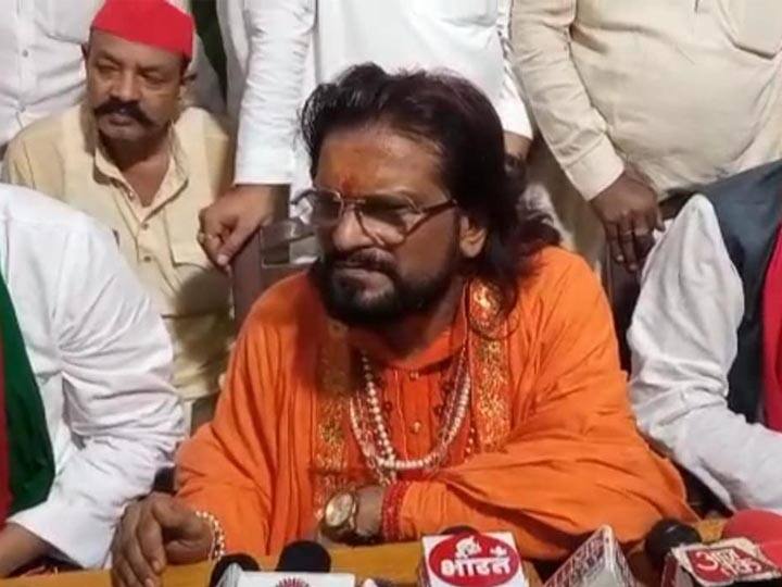 Mahamandaleshwar Satyanand Giri attacks on BJP in Fatehpur ANN महामंडलेश्वर सत्यानंद गिरी का हमला, कहा- बीजेपी ने संतों से किए झूठे वादे, चरम पर महंगाई और भ्रष्टाचार