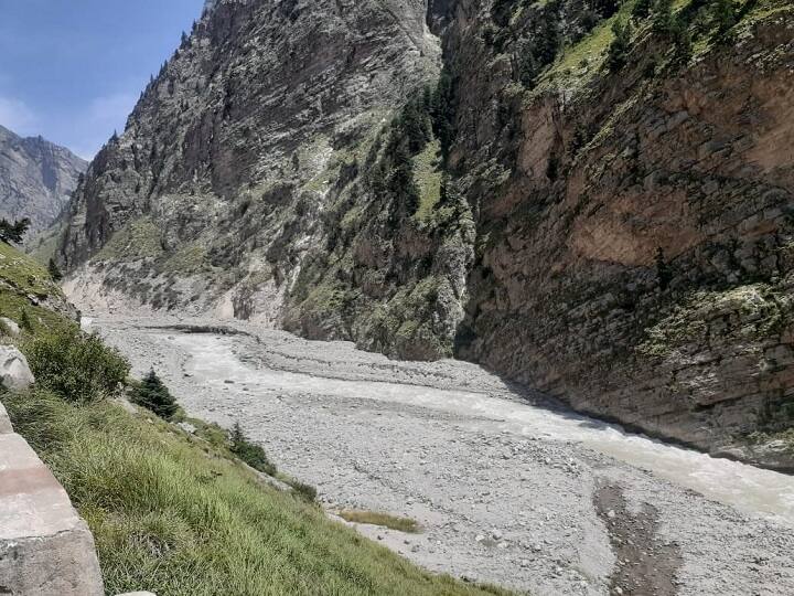 Joshimath Malari highway connecting China border closed for last 4 days SDM inspected ANN चीन सीमा को जोड़ने वाला जोशीमठ मलारी हाईवे बीते 4 दिन से बंद, SDM ने किया निरीक्षण