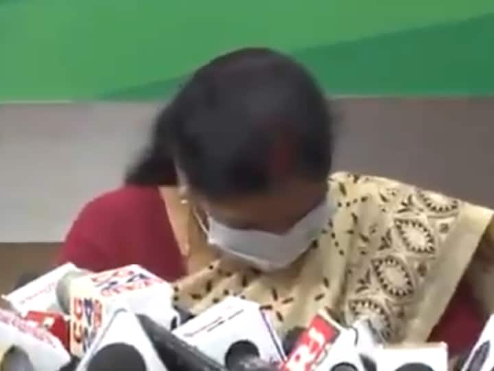 राज्यसभा में पुरूष मार्शल पर धक्का-मुक्की का आरोप लगाने वाली कांग्रेस की महिला सांसद प्रेस कॉन्फ्रेंस के दौरान रो पड़ीं- Video