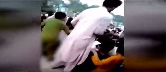 Pakistan : पाकिस्ताचा तालीबानी चेहरा! स्वातंत्र्यदिनी 400 जणांकडून महिलेशी दुष्कृत्य ABP Majha