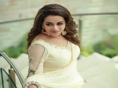 Actress Bhavana Menon pics | நான் வரைந்து வைத்த சூரியன் ஒளிருகின்றதே - பாவனா மேனன் ஓணம் போட்டோ ஆல்பம்