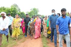 YS Sharmila: సీఎం కేసీఆర్ దొర.. గిరిజనులు నీకు బానిసలా.. గిరిజనులకు బంధువు కాదా?