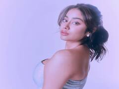 Actress Janhvi Kapoor pics | என் மூச்சு குழலிலே உன் பாடல் தவழுதே - ஜான்வி கபூர் போட்டோ ஆல்பம்