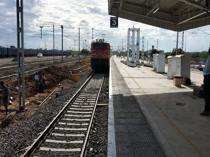 400 ਰੇਲਵੇ ਸਟੇਸ਼ਨ, 90 ਟ੍ਰੇਨਾਂ, 15 ਸਟੇਡੀਅਮ ਸਣੇ ਰੇਲਵੇ ਦੀਆਂ ਖਾਲੀ ਜ਼ਮੀਨਾਂ ਤੇ ਕਾਲੋਨੀਆਂ 'ਵੇਚੇਗੀ' ਮੋਦੀ ਸਰਕਾਰ Modi govt to 'sell' vacant railway lands and colonies including 400 railway stations, 90 trains, 15 stadiums 400 ਰੇਲਵੇ ਸਟੇਸ਼ਨ, 90 ਟ੍ਰੇਨਾਂ, 15 ਸਟੇਡੀਅਮ ਸਣੇ ਰੇਲਵੇ ਦੀਆਂ ਖਾਲੀ ਜ਼ਮੀਨਾਂ ਤੇ ਕਾਲੋਨੀਆਂ 'ਵੇਚੇਗੀ' ਮੋਦੀ ਸਰਕਾਰ