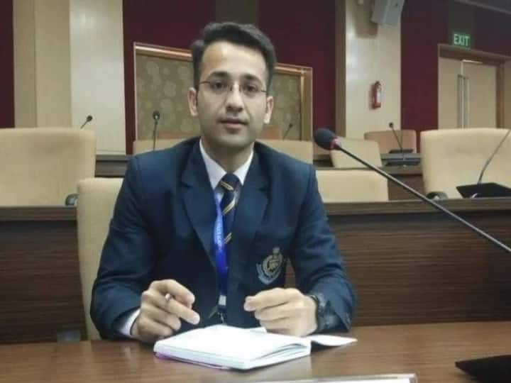 IAS Success Story Junaid Ahmad was an average student then how he became an IAS officer Know secret of his success IAS Success Story: कभी सेकंड डिवीजन लाने वाले Junaid Ahmad कैसे बने आईएएस अफसर? जानें उनकी सफलता का राज