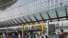 Kolkata Airport: কলকাতা বিমানবন্দরে বিমান অপহরণের হুমকি দিয়ে ফোন! | Bangla News