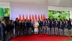 Tokyo Olympics: প্রকাশ্যে প্রধানমন্ত্রীর সঙ্গে অলিম্পিয়ানদের আলাপচারিতার ভিডিও | Bangla News