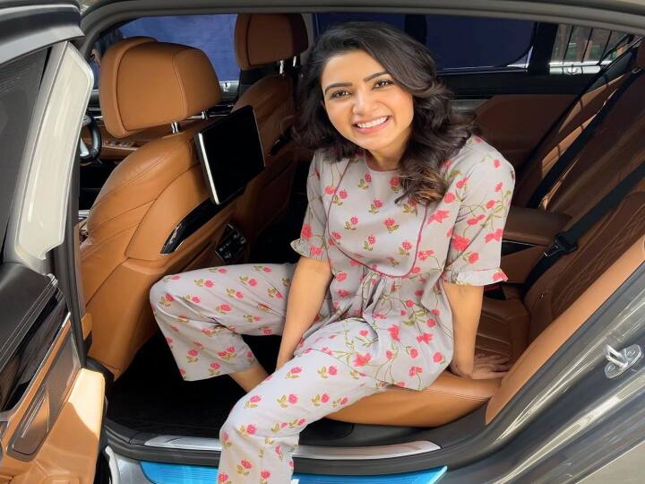 நீ என்னை பாா்த்த அந்நேரமே என் காதல் மீண்டும் முன்னேறுமே என் முன்னே வந்து நீ கேளடி என் காதல் கனா நீயடி