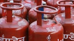 LPG Price: মধ্যবিত্তের হেঁশেলে আগুন! কলকাতায় ভর্তুকিহীন রান্নার গ্যাস সিলিন্ডারের দাম বাড়ল ২৫ টাকা। Bangla News