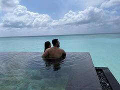 Kareena Kapoor Khan ने मालदीव वेकेशन में खींची सेल्फी, समुद्र की हवा का आनंद लेते हुए आईं नज़र