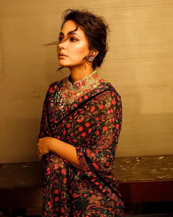 স্টার প্লাসের জনপ্রিয় ধারাবাহিক 'ইয়ে রিশতা কেয়া কেহলাতা' থেকে সাধারণ মানুষের ঘরে ঘরে পৌঁছে যান হিনা খান।