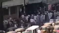 राष्ट्रीय झंडे के अपमान से गुस्साए अफगानियों ने किया विरोध प्रदर्शन, तालिबान ने कर दी फायरिंग