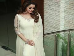 Actress Bhavana Menon pics | நான் வரைந்து வைத்த சூரியன் ஒளிருகின்றதே - பாவனா மேனன் ஓணம் போட்டோ ஆல்பம்