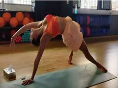 Malaika Arora Yoga Pose: कैसे मलाईका अरोड़ा की हर तस्वीर हो जाती है Superhit, अब योग करते हुए फोटो वायरल