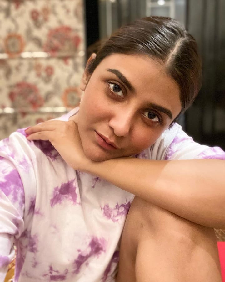 अभिनेत्री पर्नो मित्रा तो इस पर खुलकर बोलती है. वो कहती है कि हमें न सिर्फ इस बीमारी का हिम्मत से सामना करना चाहिए बल्कि अपने आसपास के लोगों का ध्यान भी रखना चाहिए.