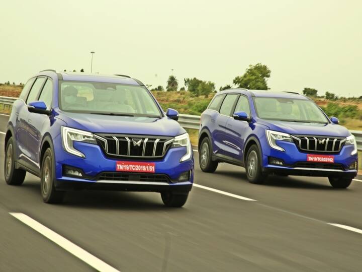 महिंद्रा ने अपनी नई कार Mahindra XUV700 को भारत में लॉन्च कर दिया है. इसके शुरुआती वेरिएंट की कीमत 11.99 लाख रुपये रखी गई है. इतनी कम कीमत ने ना सिर्फ इस कार का लंबे समय से इंतजार कर रहे लोगों को चौंका दिया है बल्कि इसके लिए उनके इंटरेस्ट को भी बढ़ा दिया है. अगर आप भी मिड साइज एसयूवी खरीदने की सोच रहे हैं तो Mahindra XUV700 आपके लिए एक शानदार ऑप्शन हो सकता है. आइए जानते हैं क्या है इसकी खासियत.