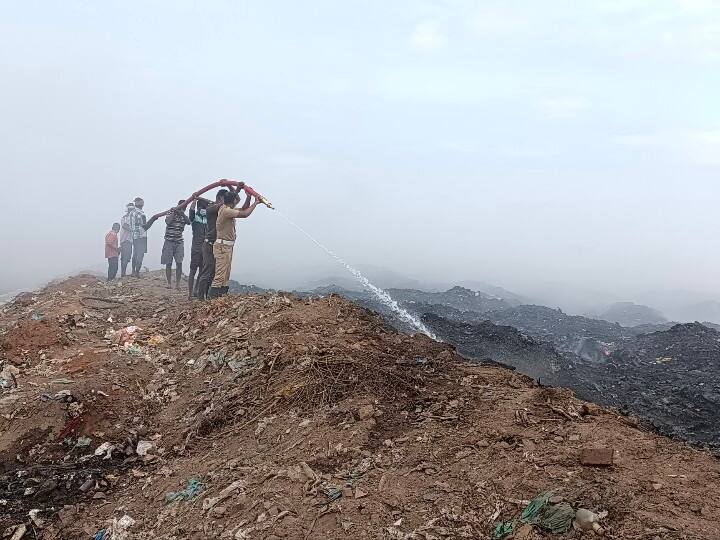 People suffer from frequent fires at the Sankarankoil Municipal Garbage Depot சங்கரன்கோயில் குப்பை கிடங்கில் அடிக்கடி நிகழும் தீவிபத்து - பணியாளர்களே தீ வைப்பதாக குற்றச்சாட்டு