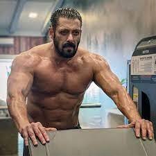 ਤਾਲਿਬਾਨ ਦੇ ਕਬਜ਼ੇ ਤੋਂ ਬਾਅਦ ਅਫਗਾਨਿਸਤਾਨ ਵਿੱਚ ਹਾਹਾਕਾਰ ਮਚੀ ਹੋਈ ਹੈ। ਲੋਕ ਸਭ ਕੁਝ ਛੱਡ ਕੇ ਭੱਜਣ ਲਈ ਤਿਆਰ ਹਨ। ਇੱਥੇ ਫੈਲੀ ਹਫੜਾ-ਦਫੜੀ ਦੀਆਂ ਤਸਵੀਰਾਂ ਕਿਸੇ ਦੇ ਵੀ ਦਿਲ ਨੂੰ ਚੀਰ ਦੇਣਗੀਆਂ। ਤਾਲਿਬਾਨ ਦੀ ਬੇਰਹਿਮੀ ਦਾ ਡਰ ਔਰਤਾਂ ਵਿੱਚ ਸਾਫ਼ ਵੇਖਿਆ ਜਾ ਸਕਦਾ ਹੈ।