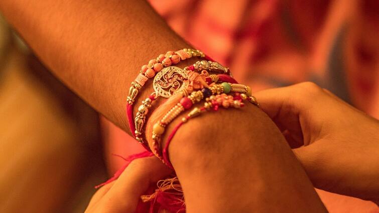 Raksha Bandhan 2021: Know the significance of the day Raksha Bandhan 2021:  কেন ভাইয়ের হাতে রাখি পরিয়ে দেয় বোনেরা?