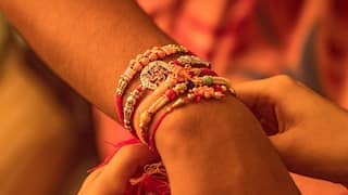 Raksha Bandhan 2021: রাখিতে বোনকে সেরা উপহার, রইল ১৫,০০০টাকার মধ্যে লেটেস্ট পাঁচ ফোন