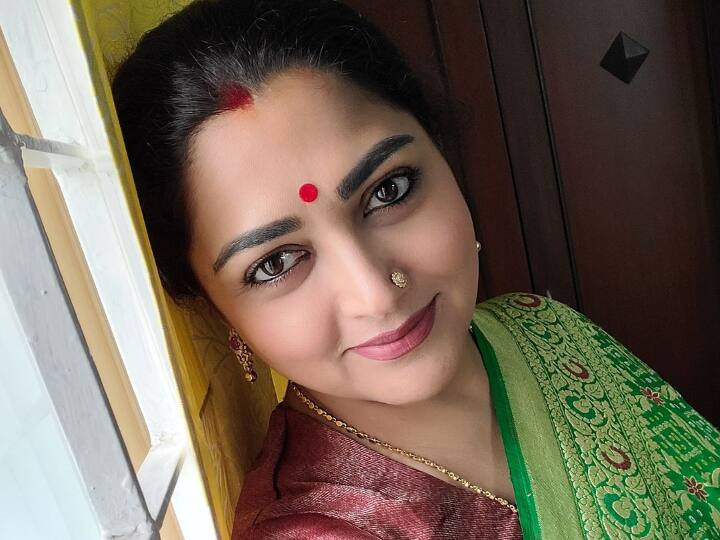 சின்ன தம்பி படத்தில் பார்த்தது போல உள்ளீர்கள் என்று ரசிகர்கள் பலரும் அவரது சமூக வலைத்தளத்தில் கமெண்ட் செய்து வருகிறார்கள்
