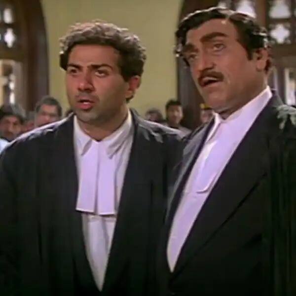 सनी देओल ने फिल्म 'दामिनी' में शानदार एक्टिंग की थी. इस फिल्म में उनके दमदार परफॉरमेंस के लिए उन्हें फिल्मफेयर बेस्ट सपोर्टिंग एक्टर का ख़िताब मिला था.