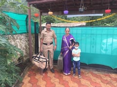 पोलिसांची हळवी बाजू! बेघर आजींची परवड पाहिली; मायेची फुंकर घालत विलेपार्ले पोलिसांनी केली निवाऱ्याची व्यवस्था